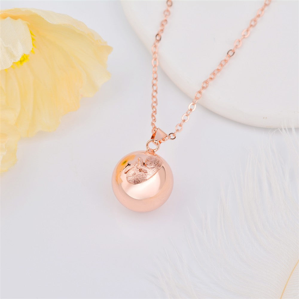 Bola de grossesse bébé or rose sur sa chaîne longue
